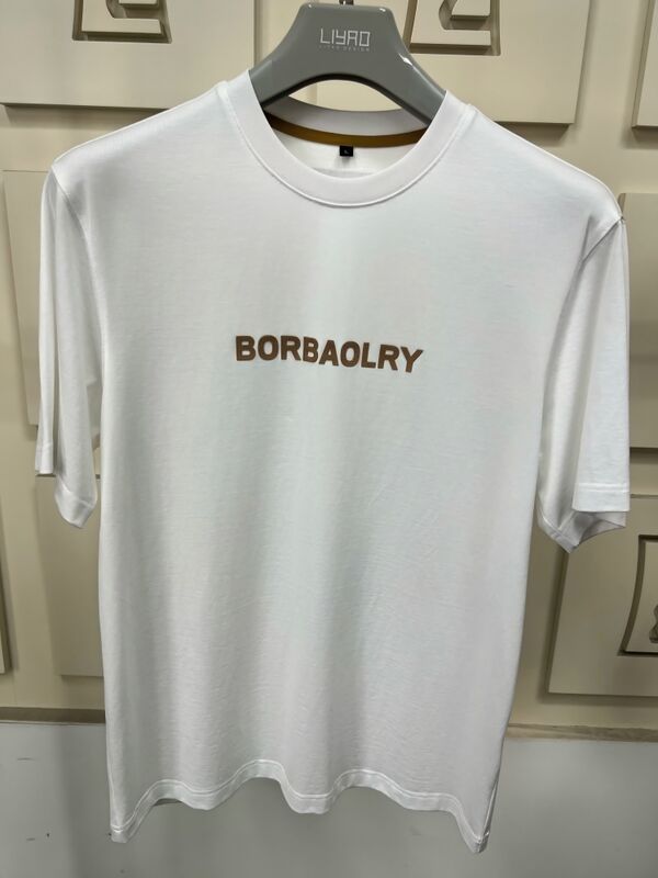 تی‌شرت آستین کوتاه مردانه با فیت معمولی و لوگوی سفارشی چاپ شده با تکنولوژی DTG