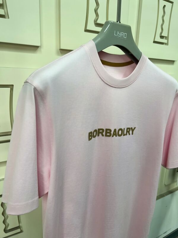 تی‌شرت آستین کوتاه مردانه با فیت معمولی و لوگوی سفارشی چاپ شده با تکنولوژی DTG