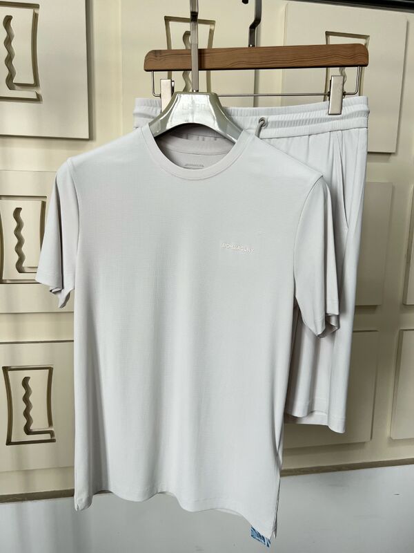 شورت ورزشی مردانه با کیفیت بالا، مناسب برای دویدن، جنس تنفس‌پذیر و زود خشک شونده، قد تا زانو، جیب پشتی، طرح ساده، مناسب تابستان